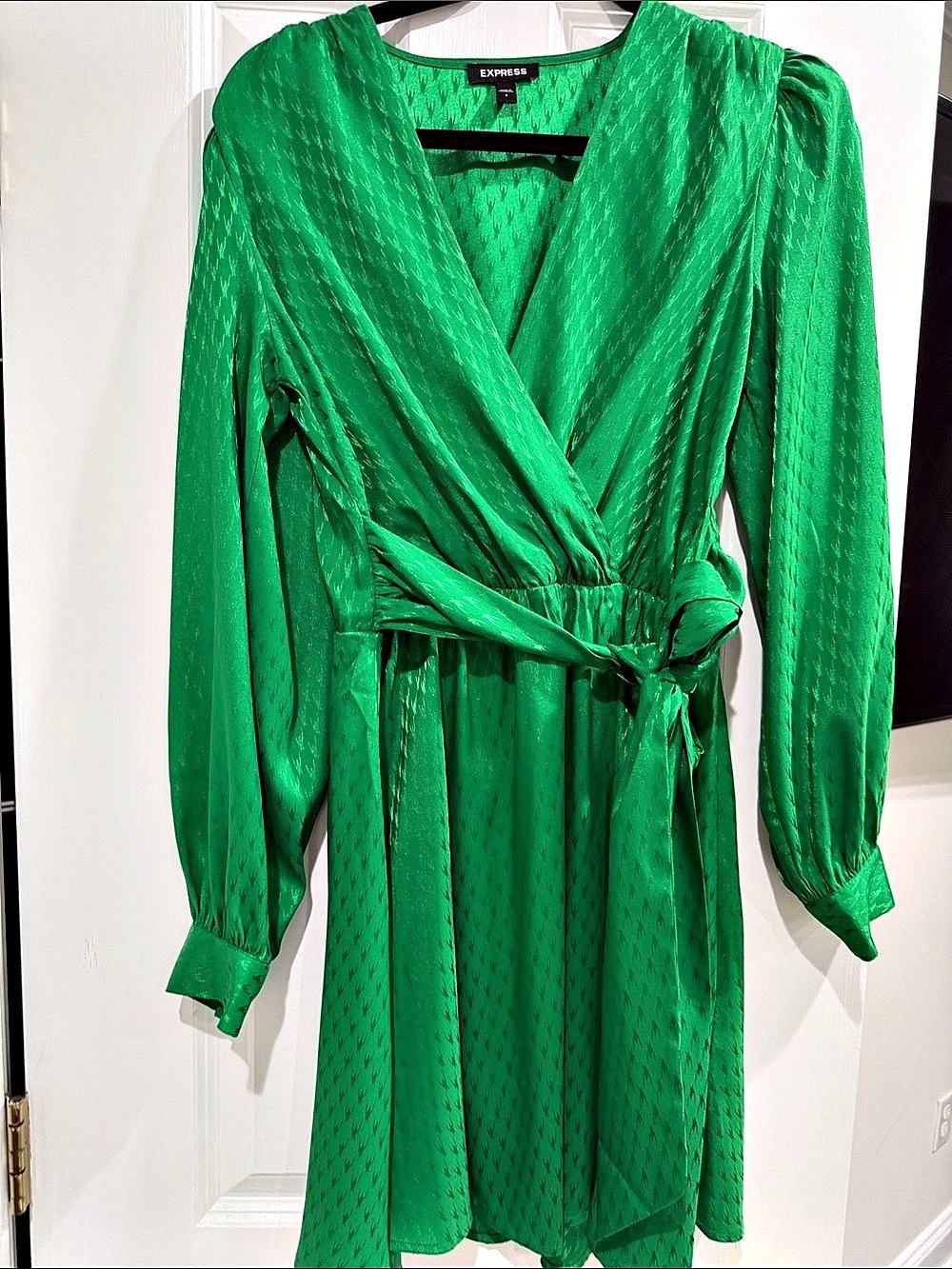 Express Green Houndstooth Satin Wrap Dress Mini in Green